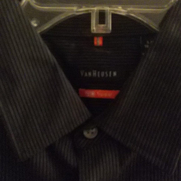 Van Heusen button down - Picture 2 of 5